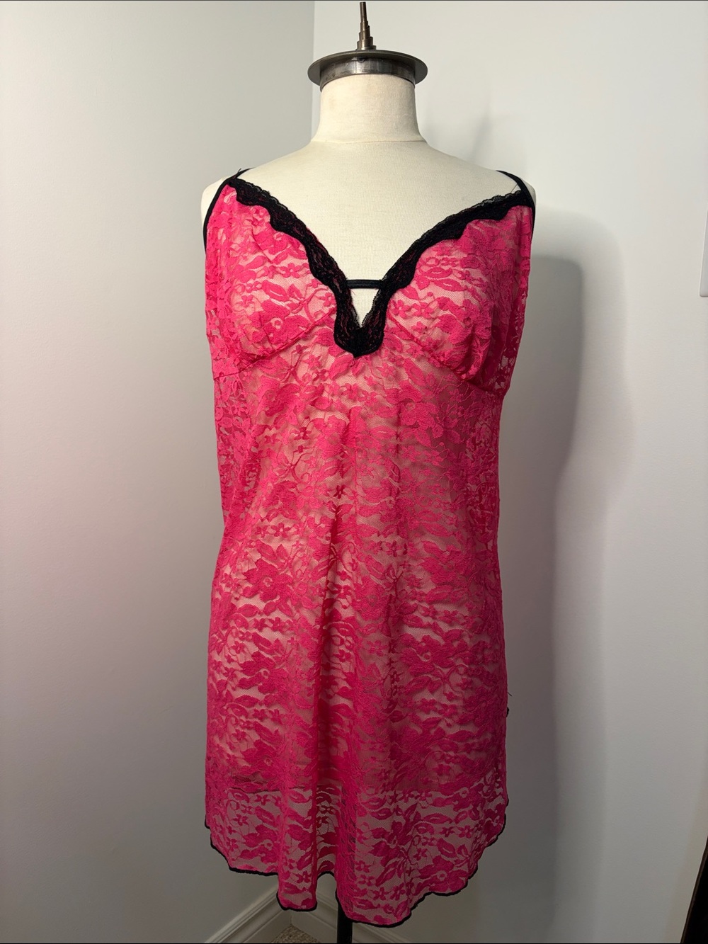 Lace Slip Chemise Nightdress in Hot Pink with Black Trim SIZE 3X (22-24)